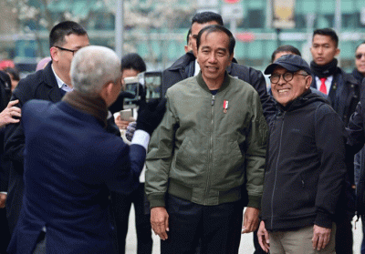 Presiden Joko Widodo jalan pagi dan sapa masyarakat Indonesia yang berada di sekitar hotel tempatnya bermalam.