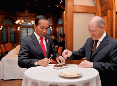 Presiden Joko Widodo diterima oleh Kanselir Jerman Olaf Scholz di Guesthouse Lower Saxony, Hannover, Jerman, Minggu (16/4/2023).