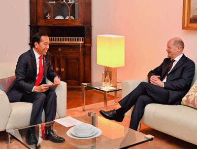 Presiden Joko Widodo diterima oleh Kanselir Jerman Olaf Scholz di Guesthouse Lower Saxony, Hannover, Jerman, Minggu (16/4/2023).