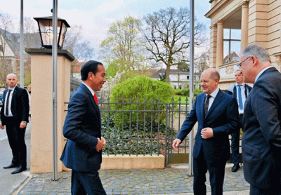 Presiden Joko Widodo diterima oleh Kanselir Jerman Olaf Scholz di Guesthouse Lower Saxony, Hannover, Jerman, Minggu (16/4/2023).