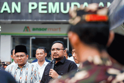 Ketua Umum Pimpinan Pusat Gerakan Pemuda Ansor Yaqut Cholil Qoumas saat menghadiri peresmian posko mudik barisan Ansor serbaguna di Jakarta.