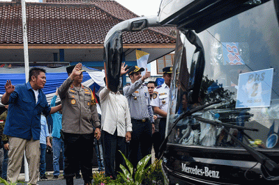 Sebanyak 748 pemudik asal Palembang diberangkatkan ke kampung halaman mengikuti program mudik gratis Pemprov Sumsel.