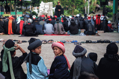 Jamaah An Nadzir melaksanakan Salat Idul Fitri 1444 H di Kampung Butta Ejayya, Kabupaten Gowa, Sulawesi Selatan, Jumat (21/4/2023).