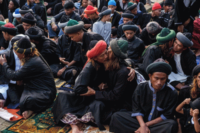 Jamaah An Nadzir melaksanakan Salat Idul Fitri 1444 H di Kampung Butta Ejayya, Kabupaten Gowa, Sulawesi Selatan, Jumat (21/4/2023).