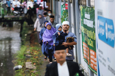 Jamaah Muhammadiyah melaksanakan Salat Idul Fitri 1444 Hijriah di Pimpinan Muhammadiyah Cabang Jagakarsa, Jakarta Selatan, Jumat (21/4/2022).