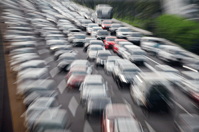 Ratusan kendaraan terjebak kemacetan di ruas Tol Jagorawi, Jakarta, Sabtu (22/4/2023).