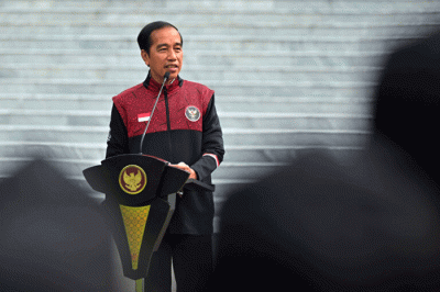 Presiden Joko Widodo secara resmi melepas kontingen Indonesia yang akan berlaga pada SEA Games Ke-32 di Kamboja pada 5-17 Mei 2023 di halaman Istana Merdeka.