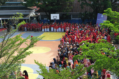 Upacara Peringatan Hari Pendidikan Nasional (Hardiknas) Tingkat Kota Makassar, di SMPN 13, Selasa, (2/5/2023).