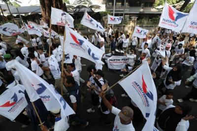 Longmarch juga diikuti oleh ratusan kader dan simpatisan Partai Perindo serta sejumlah organisasi sayap Perindo.
