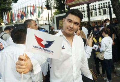 Aldi Taher turut hadir pada pendaftaran bacaleg Perindo di Gedung KPU Jakarta.