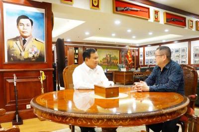 Menteri Pertahanan Prabowo Subianto menerima Ketua Umum Partai Perindo Hary Tanoesoedibjo dan Paguyuban Sosial Marga Tionghoa Indonesia (PSMTI).