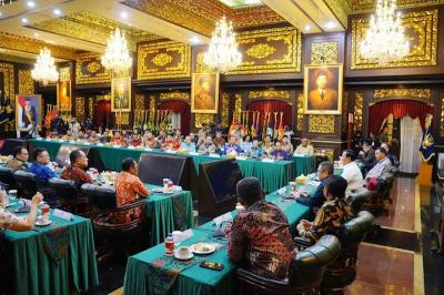 Menteri Pertahanan Prabowo Subianto menerima Ketua Umum Partai Perindo Hary Tanoesoedibjo dan Paguyuban Sosial Marga Tionghoa Indonesia (PSMTI).