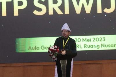 Ketua Panitia Halal Bihalal M Qodari menyampaikan sambutan pada halal bihalal TP Sriwijaya.