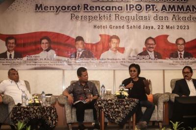 Anggota DPR Komisi VII Adian Napitupulu memaparkan pandangannya terkait rencana PT AMMAN Mineral Internasional melantai di bursa.