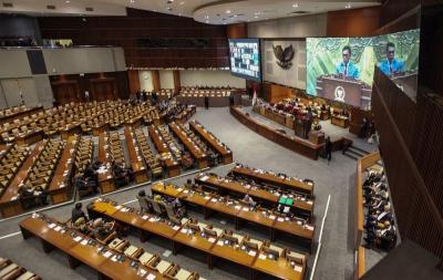 Rapat Paripurna mendengarkan penyampaian pandangan Fraksi atas Kerangka Ekonomi Makro dan Pokok-Pokok Kebijakan Fiskal (KEM dan PPKF) RAPBN Tahun Anggaran 2024.