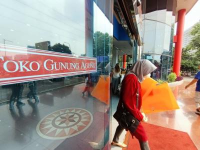 Suasana toko buku Gunung Agung di Jakarta Jakarta tampak sepi pengunjung, Rabu (24/5/2023).