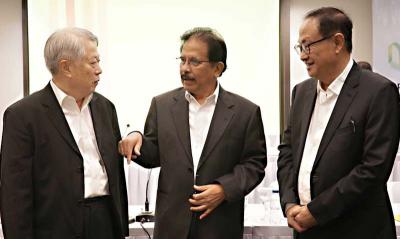 (Kiri-kanan) Dirut Intiland Hendro S. Gondokusumo, Wakil Komut Intiland Sofyan A. Djalil, dan Komut Intiland Sinarto Dharmawan hadir pada RUPST Intiland.
