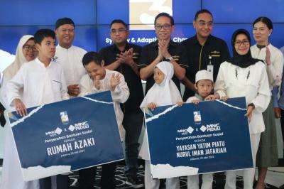 MNC Asset Management menyerahkan bantuan kepada beberapa yayasan pada perayaan HUT ke-23..