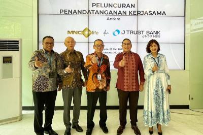 PT MNC Life Assurance (MNC Life) memberikan produk asuransi jiwa kredit melalui model bisnis referensi kepada PT Bank JTrust Indonesia Tbk (JTrust Bank).