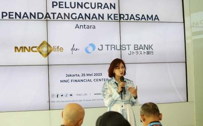 PT MNC Life Assurance (MNC Life) memberikan produk asuransi jiwa kredit melalui model bisnis referensi kepada PT Bank JTrust Indonesia Tbk (JTrust Bank).