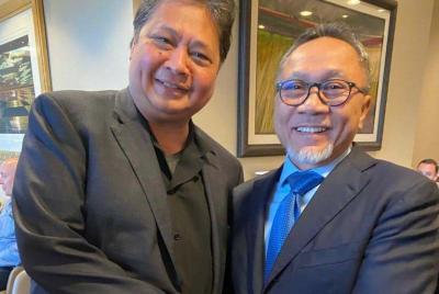 Ketum Golkar Airlangga Hartarto dan Ketum PAN Zulkifli Hasan melakukan pertemuan di Amerika Serikat usai pertemuan tingkat menteri APEC di McNamara Airport, AS.