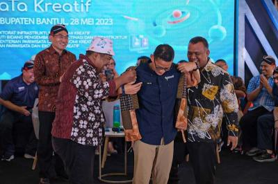 Menparekraf Sandiaga Uno menghadiri Workshop Kabupaten/Kota (KaTa) Kreatif 2023 di Pendopo Parasamya Bantul, Minggu (28/5/2023).