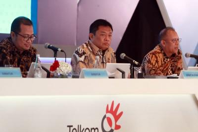 Direktur Utama Telkom Ririek Adriansyah bersama sejumlah direksi mengikuti Rapat Umum Pemegang Saham Tahunan (RUPST) Tahun Buku 2022 di Jakarta.