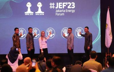 Ketua Umum Kadin DKI Jakarta Diana Dewi membuka acara Jakarta Energy Forum (JEF) 2023 di Jakarta, Rabu (31/5/2023).