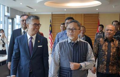 Menteri Perdagangan Zulkifli Hasan bertemu dengan Menteri Investasi, Perdagangan dan Industri Malaysia Tengku Datuk Seri Utama Zafrul Bin Tengku Abdul Aziz.