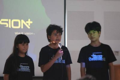 Yassien Omar (Bintang) Alleyra Fakhira (Calista), dan Yusuf Ozkan (Kelvin) hadir pada acara Road to School di SD Bakti Mulya 400 Jakarta, Kamis (8/6/2023).