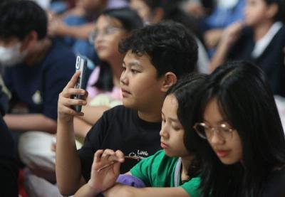 Vision+ menggelar Road to School pertamanya ke SD Bakti Mulya 400 Jakarta.