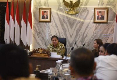 Menteri Koordinator Bidang Perekonomian Airlangga Hartarto melepas keberangkatan 30 mahasiswa Indonesia ke Hungaria untuk melakukan magang di Continental.