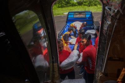 Pesawat TNI Angkatan Udara Cassa 212 A-2104 melakukan  Operasi Teknologi Mondifikasi Cuaca