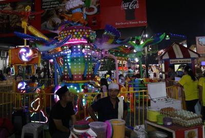 Suasana Jakarta Fair 2023 di JIExpo Kemayoran, Jakarta, tampak ramai pengunjung, Rabu (14/6/2022).
