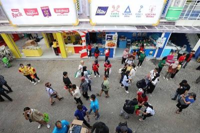 Suasana Jakarta Fair 2023 di JIExpo Kemayoran, Jakarta, tampak ramai pengunjung, Rabu (14/6/2022).