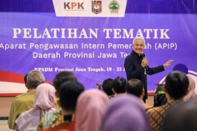 Gubernur Jawa Tengah Ganjar Pranowo mengumpulkan Aparat Pengawasan Intern Pemerintah (APIP) se-Jawa Tengah di BPSDMD Provinsi Jateng, Senin (19/6/2023).