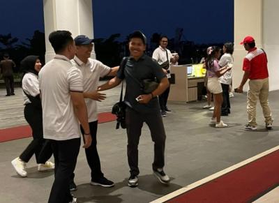 Sejumlah peserta tiba di Sedayu Indah Golf, Pantai Indah Kapuk,Jakarta untuk mengikuti IDX Channel Golf Tournament 2023, Sabtu (24/6/2023).