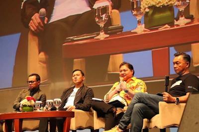Menko Airlangga Hartarto menjadi narasumber dalam acara Indonesia Net-Zero Summit (INZS) 2023 yang diadakan oleh Foreign Policy Community of Indonesia (FPCI) .