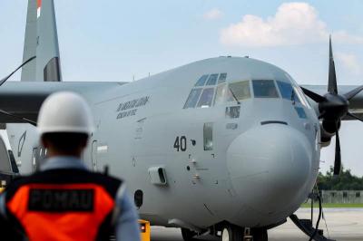 Pesawat C-130J Super Hercules TNI AU tiba di Lanud Halim Perdanakusuma, Jakarta, Rabu (28/6/2023).