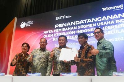 Telkom dan Telkomsel telah menandatangani akta pemisahan (deed of spin-off) untuk mengintegrasikan IndiHome ke Telkomsel.