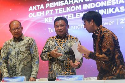 Telkom dan Telkomsel telah menandatangani akta pemisahan (deed of spin-off) untuk mengintegrasikan IndiHome ke Telkomsel.