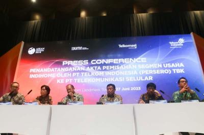 Telkom dan Telkomsel telah menandatangani akta pemisahan (deed of spin-off) untuk mengintegrasikan IndiHome ke Telkomsel.