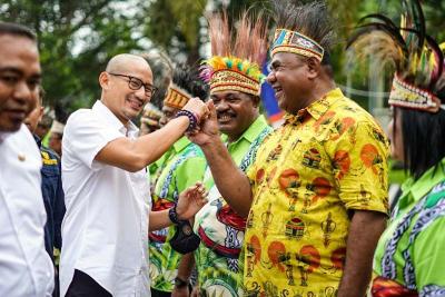 Menparekraf Sandiaga Uno membuka acara Bimbingan Teknik (Bimtek) Beli Kreatif Desa Wisata (Beti Dewi) di Jayapura, Papua, Rabu (5/7/2023).
