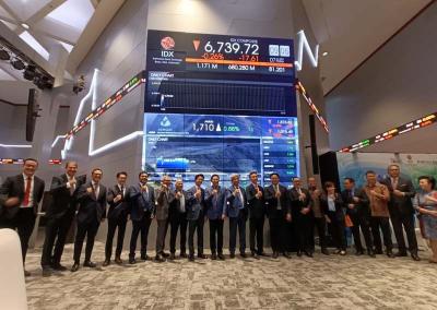 Emiten dengan kode saham AMMN ini menerbitkan 6,32 miliar saham biasa atau setara dengan 8,8 persen saham ke publik.