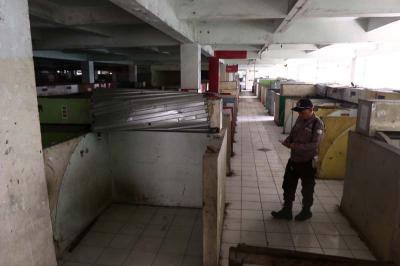 Suasana area Pasar Tanah Abang Blok G, tampak tidak ada aktivitas pedagang, Sabtu (15/7/2023).