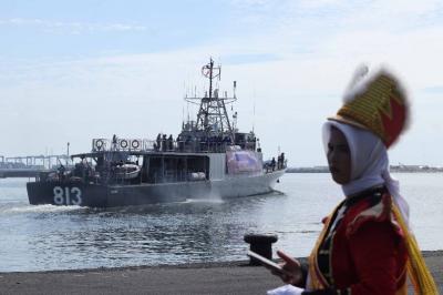 Kapal KRI Tongkol  dilepas menuju lima pulau terluar, terdepan dan terpencil (3T) di Sulawesi Selatan.