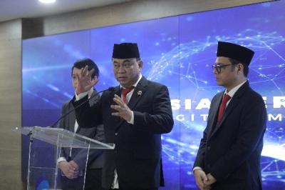 Menkominfo Budi Arie Setiadi memberikan keterangan pers di Kantor Kemenkominfo, Jakarta, Senin (17/7/2023).