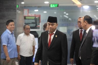 Menkominfo Budi Arie Setiadi memberikan keterangan pers di Kantor Kemenkominfo, Jakarta, Senin (17/7/2023).