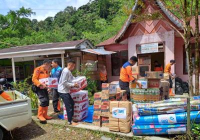 BRI bergerak cepat memberikan bantuan tanggap darurat Peduli Bencana banjir dan longsor dengan memberikan bantuan bagi warga terdampak.