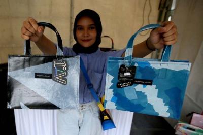 Dinas LH DKI Jakarta menggelar Festival Ekonomi Sirkular 2023 untuk mendorong masyarakat terlibat aktif dalam ekonomi sirkular.